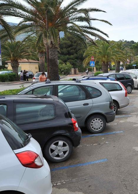 Attivati i parcometri: 14 aree a pagamento a Campo nell’Elba 