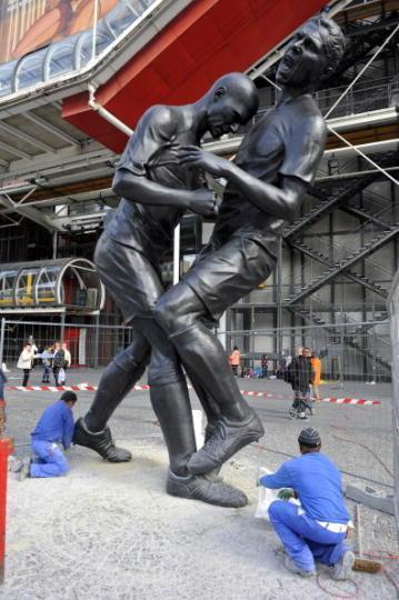 Materazzi sarà ospite al vernissage con la statua della testata 