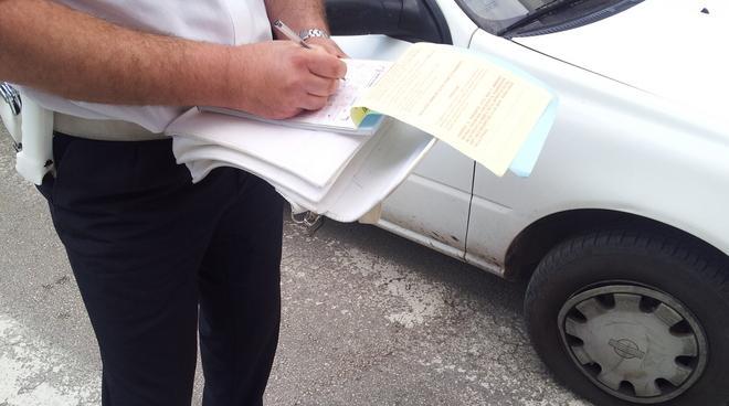 Solo una multa su tre colpisce i residenti 