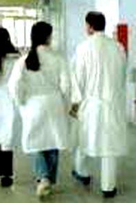 Neo mamma lasciata per 5 ore su una sedia