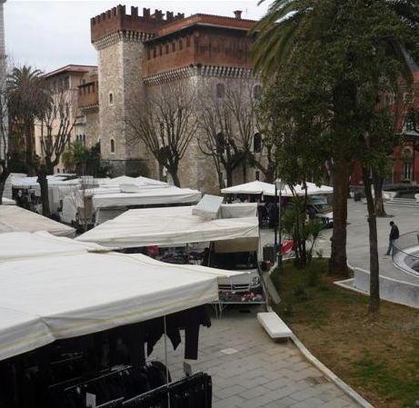 Ambulanti in arretrato di 60mila euro 