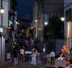 Vaiano, una notte di sport e shopping