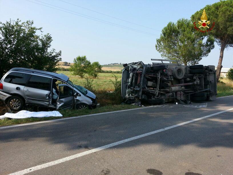 Incidente a Santa Rita: due morti nello scontro tra un'auto e un camion 