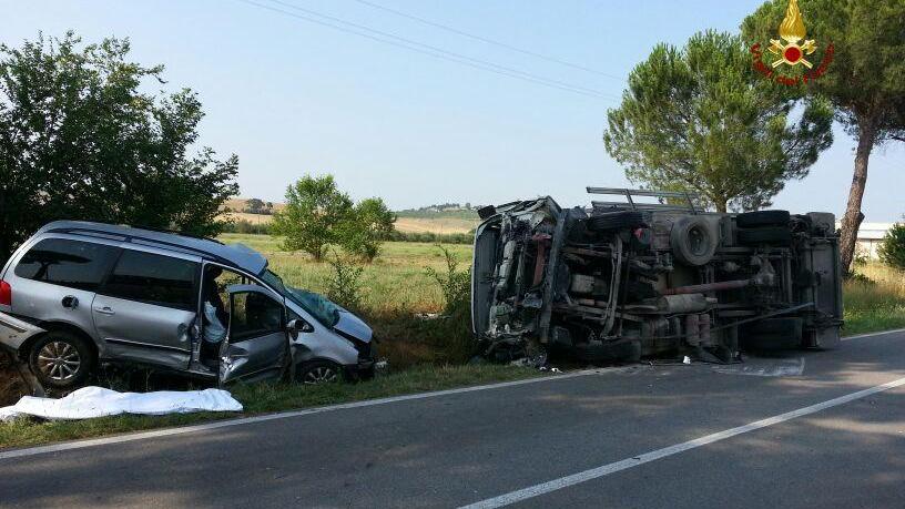 Incidente a Santa Rita: due morti nello scontro tra un'auto e un camion