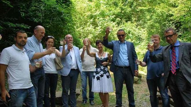 Le panchine realizzate dai detenuti sono state regalate alla Valdibisenzio