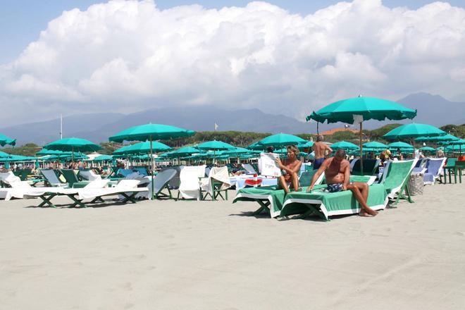 Metallo e plastica vietati sulle spiagge di Forte dei Marmi 