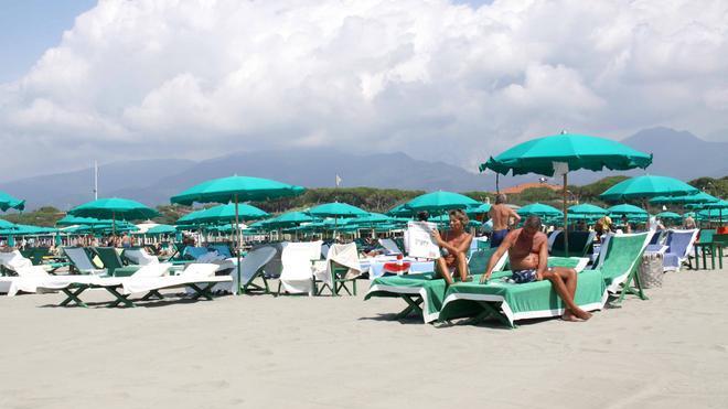 Metallo e plastica vietati sulle spiagge di Forte dei Marmi