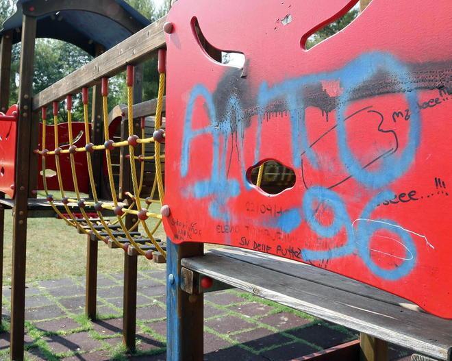 Pochi cestini e tanti rifiuti: il parco di Empoli diventa una discarica 