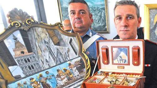Svaligiavano le case travestiti da corrieri
