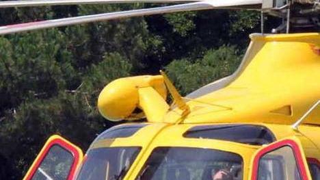Operaio restaura la chiesa cade e sbatte la testa per terra