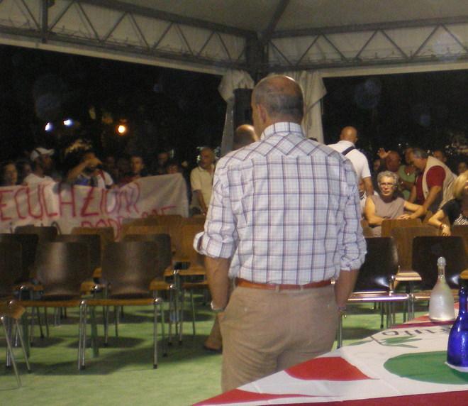 Blitz degli antagonisti alla festa Pd 
