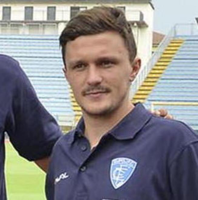 Prima apparizione per Mario Rui sulla linea mediana
