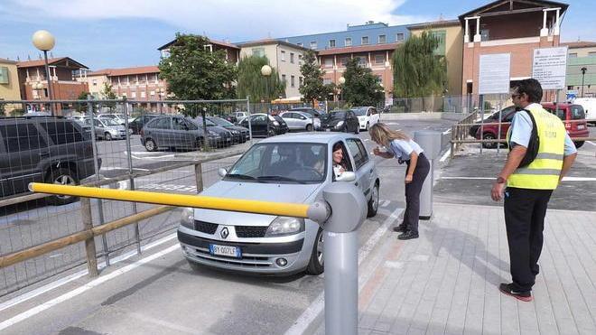 Cisanello, le lavoratrici Sodexo vogliono parcheggi gratuiti
