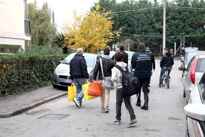 Inquilini morosi, proprietari di case costretti in albergo 