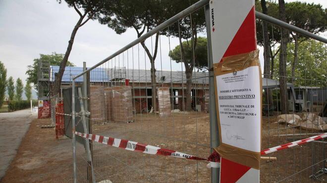 Sigilli al cantiere per il nuovo ristorante in riva al lago di Puccini