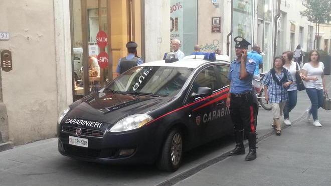 Armato di roncola a caccia del rivale in centro a Empoli