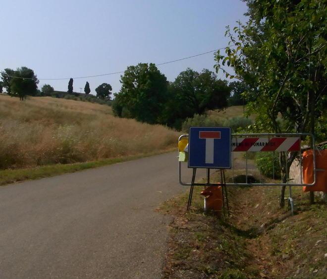 Strada senza sbocco, ma è aperta 