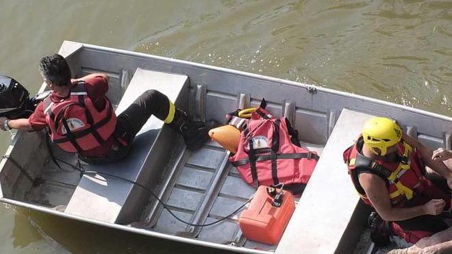 Anziano solo e depresso tenta di uccidersi in Arno
