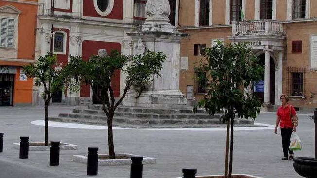 Piazza Mercurio, «Sì a manifestazioni secondo le regole»