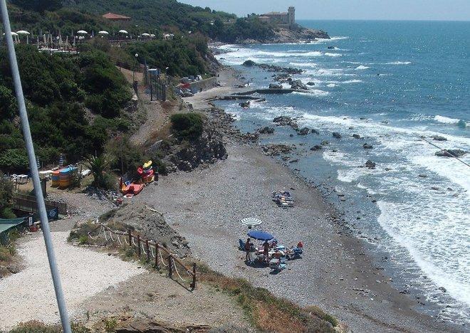 In 400 alla festa abusiva sulla spiaggia 