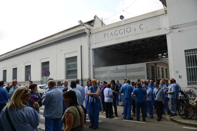 Piaggio, volantini con le svastiche sopra i sindacalisti 