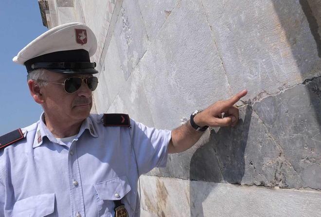 Duomo danneggiato, il turista-vandalo torna in libertà 
