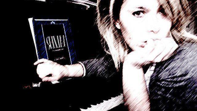 Il primo singolo della pianista cassiera spopola già su Youtube