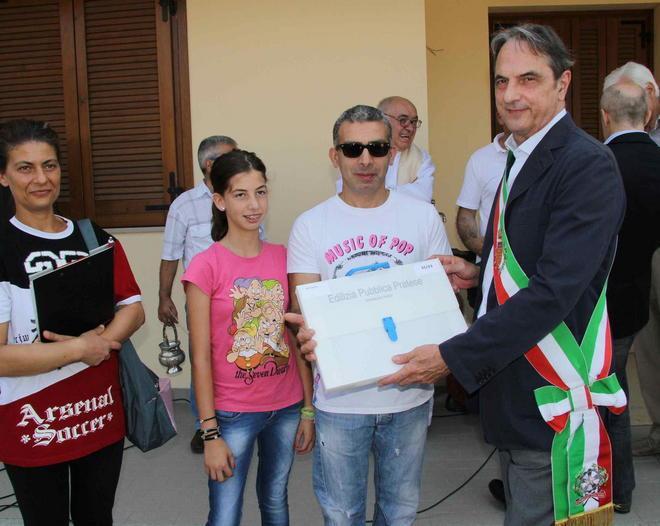 Famiglie felici per la consegna di 30 case ad affitto ribassato a San Giusto a Prato