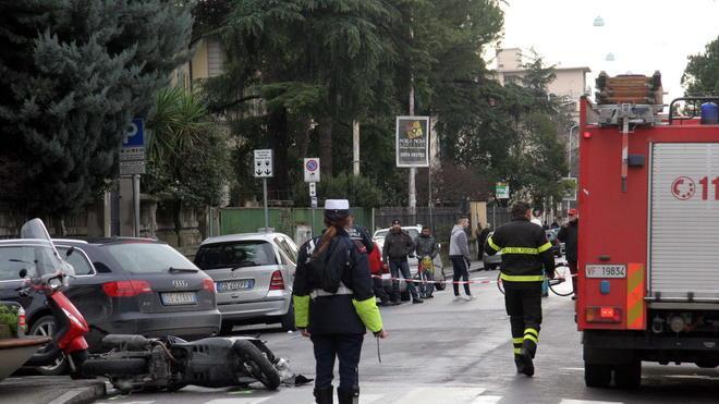 Trentunenne muore nello scontro tra il suo scooter e un’auto