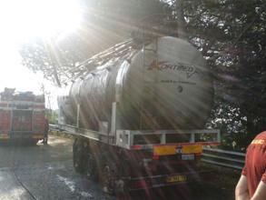 Tir prende fuoco in superstrada 
