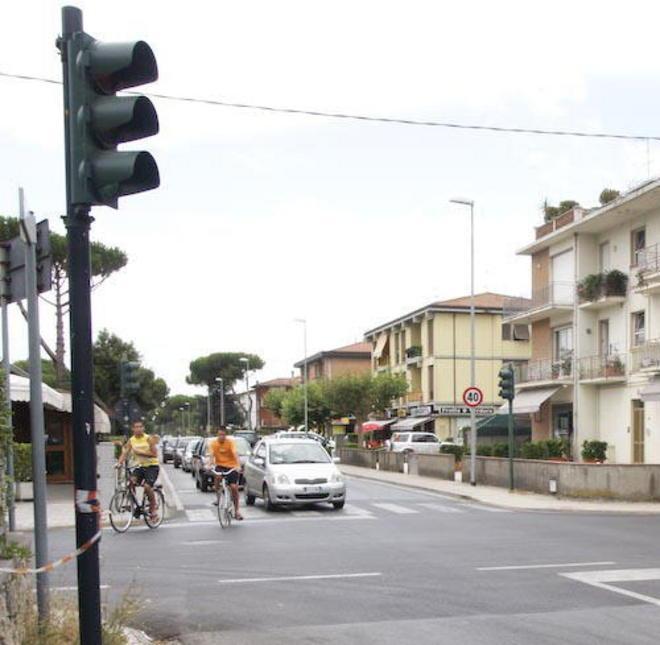 Rotte le telecamere del semaforo proteste a Lido