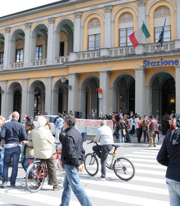 Biglietteria eventi e punto informazioni dentro la stazione 