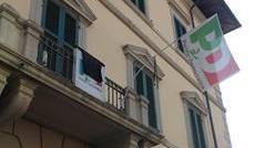 Bandiera a lutto in casa Pd per la fiducia al vice premier Alfano
