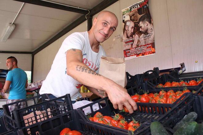 La notte il combattimento e il titolo, la mattina al lavoro 