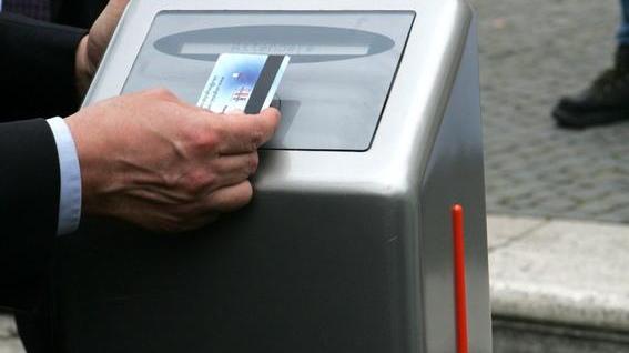 Arriva il distributore di energia per le automobili elettriche