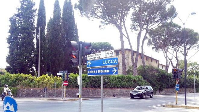 Il semaforo si spegne Incidente per il black out