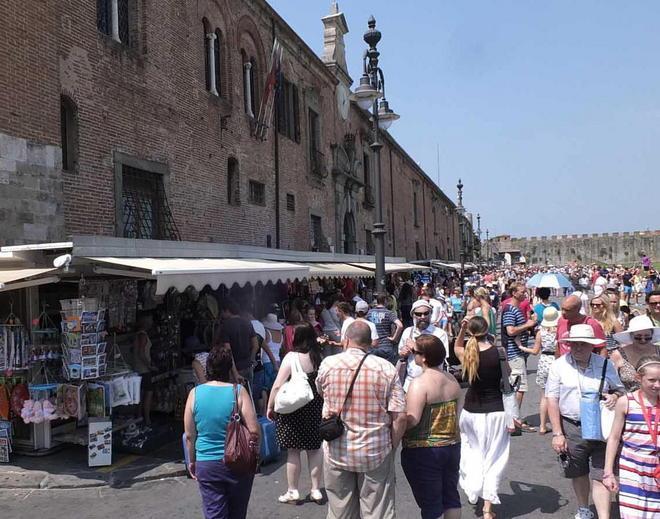 Il trasloco sarà a carico dei bancarellai 