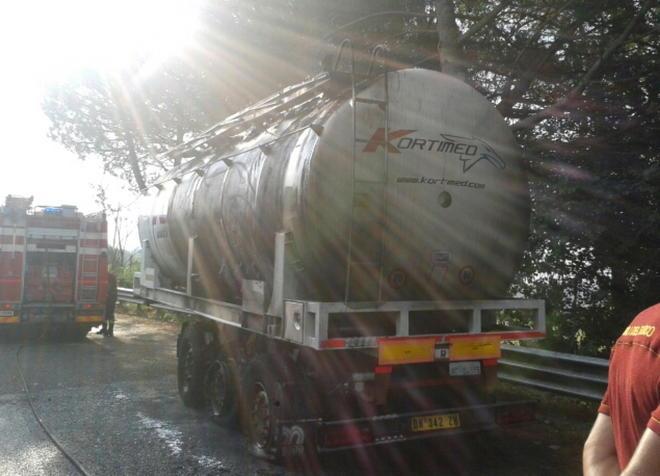 Tir prende fuoco in superstrada