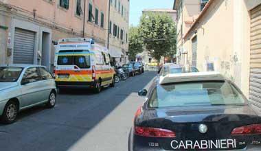 Torna a casa e trova l'amico morto