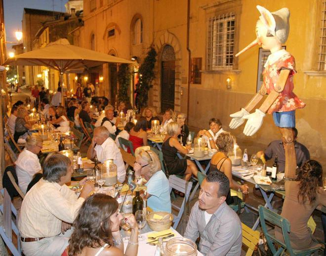 Pressing dei commercianti «Basta vincoli sugli orari» 