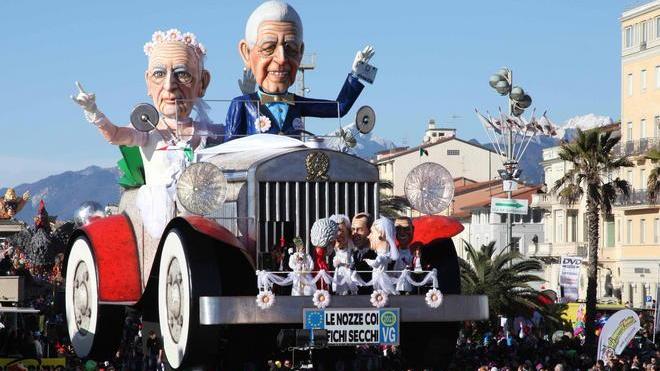 Tre carri per il Carnevale d’estate