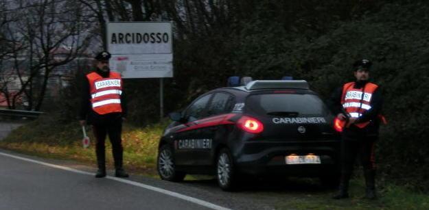 «Restituiscimi i soldi» E gli ruba il cellulare 