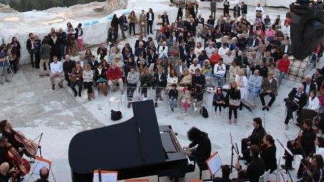 Allevi in concerto nella cava delle Cervaiole sul monte Altissimo
