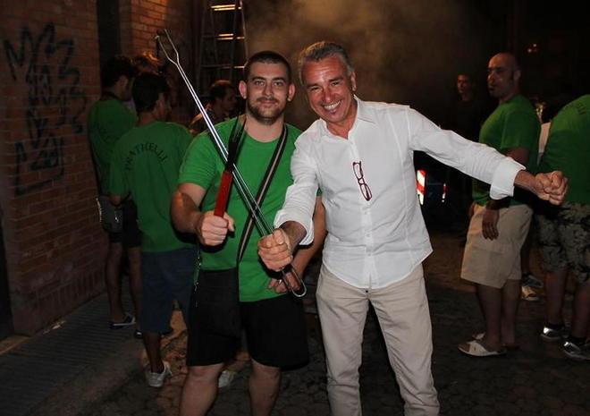 Il sindaco Occhipinti contradaiolo doc alla festa dei Praticelli 
