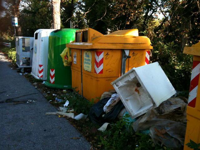 Telecamere in azione per incastrare i furbetti della spazzatura 