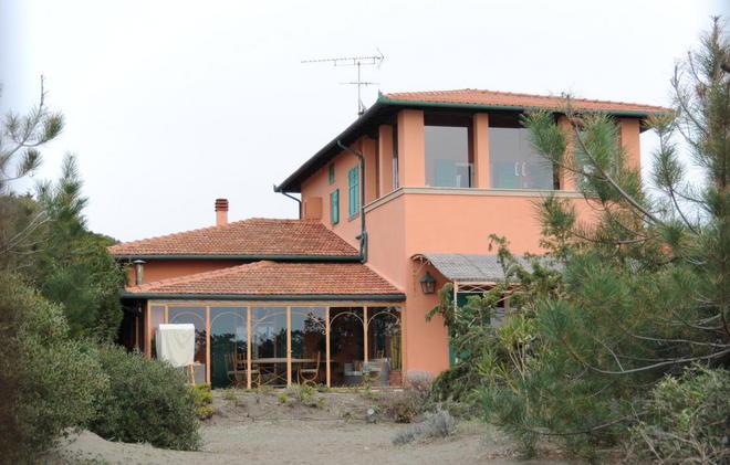 14mila euro a settimana per stare nella villa di Grillo 