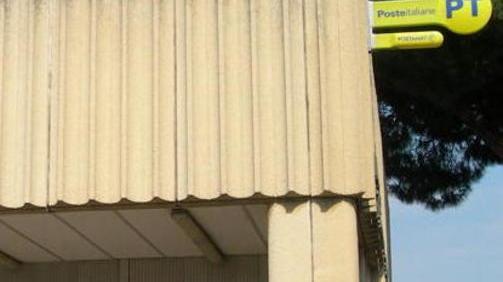 Poste, stop anche al bancomat