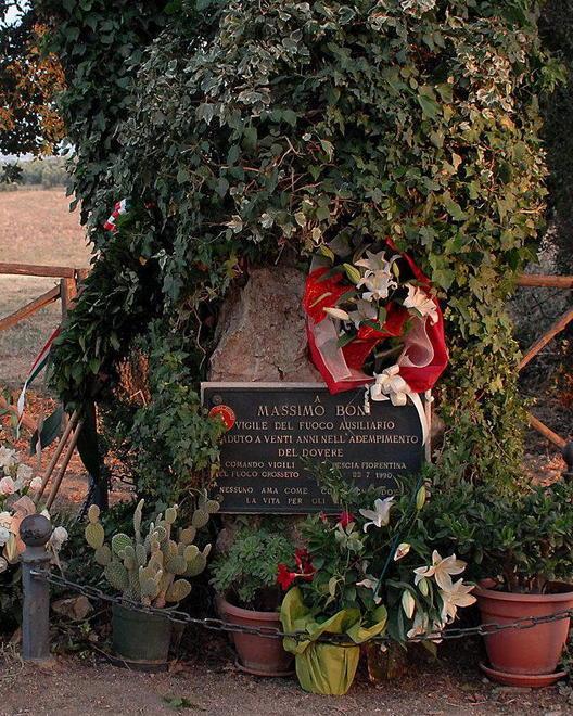 I vigili del fuoco ricordano il collega morto eroicamente