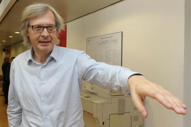 Prato, per Vittorio Sgarbi le opere della banca valgono 15 milioni