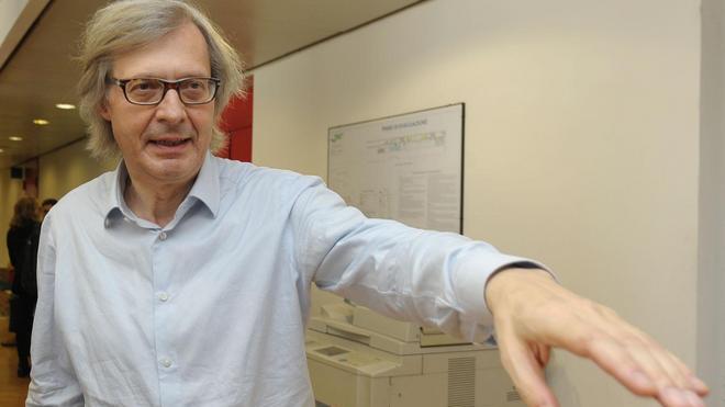Prato, per Vittorio Sgarbi le opere della banca valgono 15 milioni